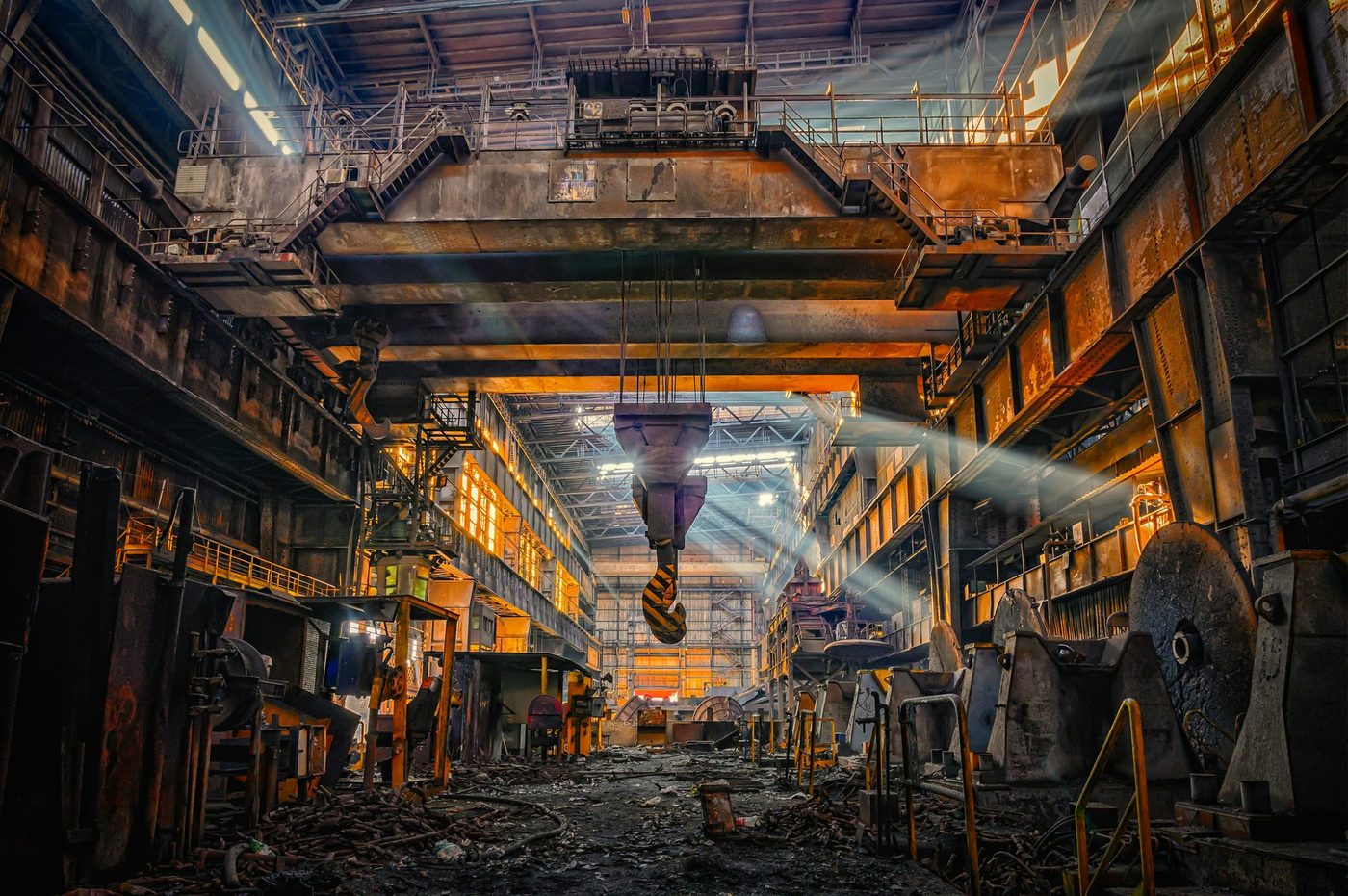 Heavy industrial bay with overhead crane