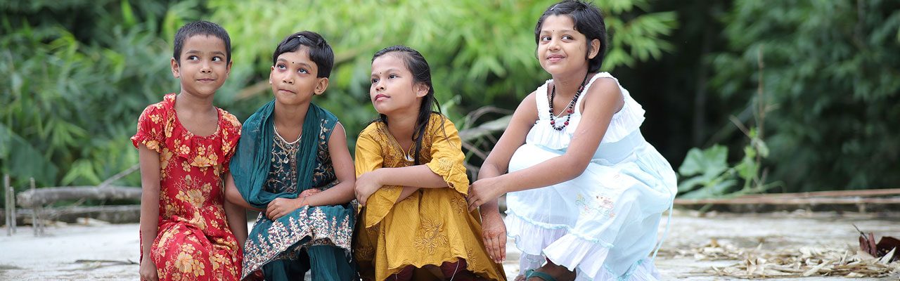 Children from the villages around Savli